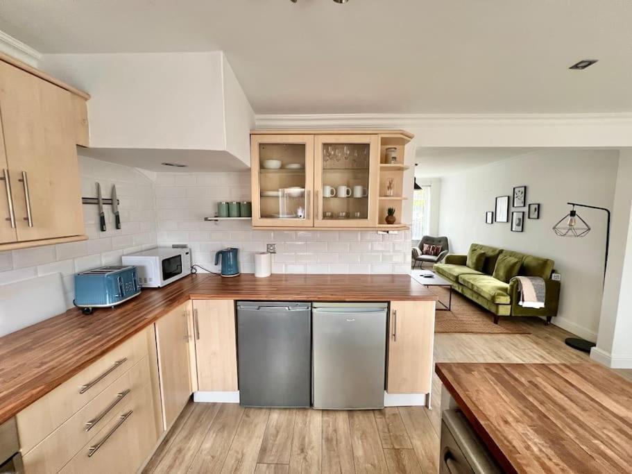 Holiday home Ideal 3 Bed In With Free Parking *