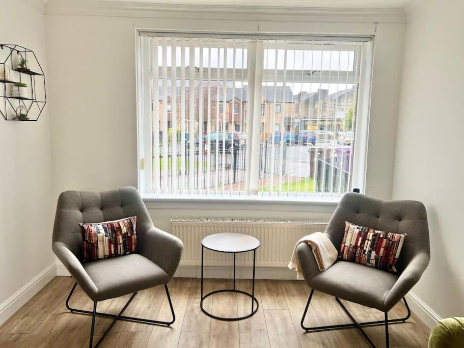 Ideal 3 Bed In With Free Parking * Glasgow