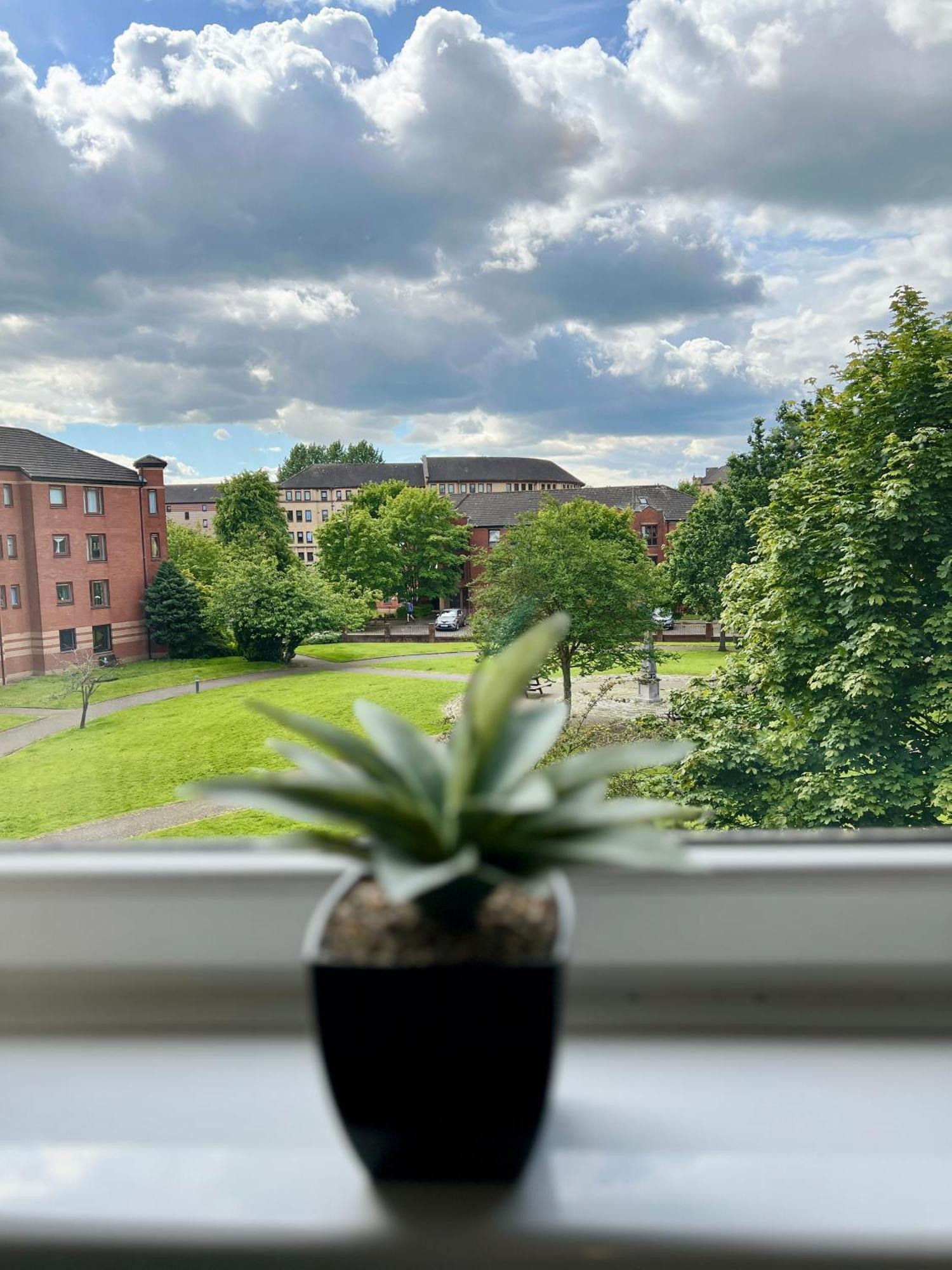 Apartment Spacious 2 Bed-flat In - Free Parking Glasgow