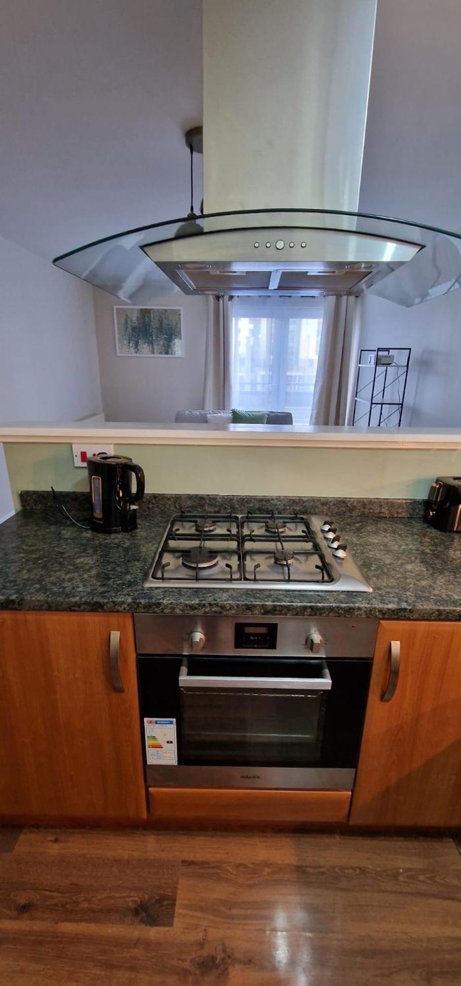 Cosy And Stylish 2-bedrooms,2-bathroom Prime Location *