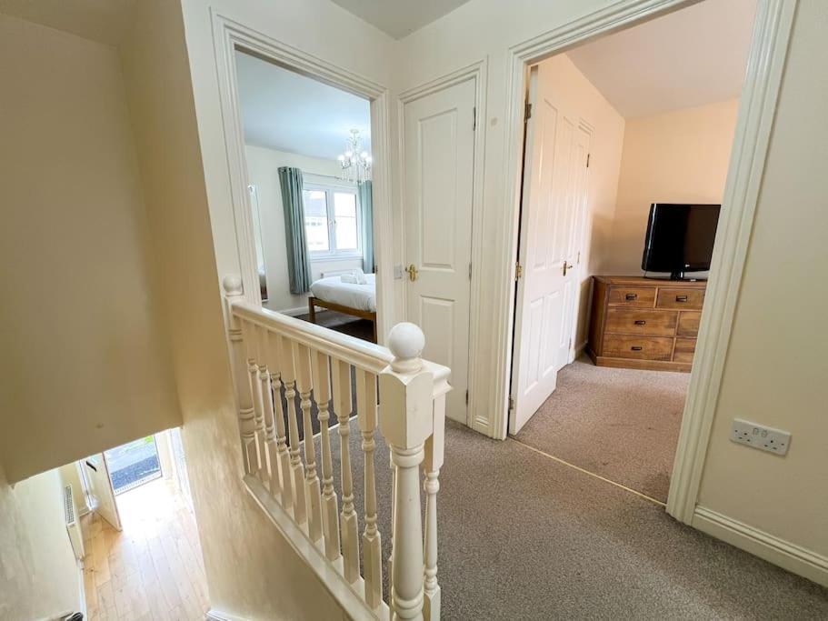 Apartment Semi-detached In Glasgow