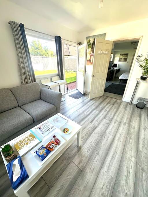Apartment Entire Private 1 Bedroom - Guest In Glasgow