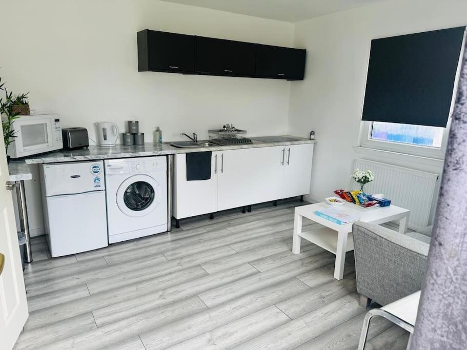 Entire Private 1 Bedroom - Guest In