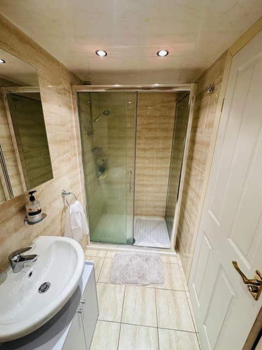 Entire Private 1 Bedroom - Guest In *