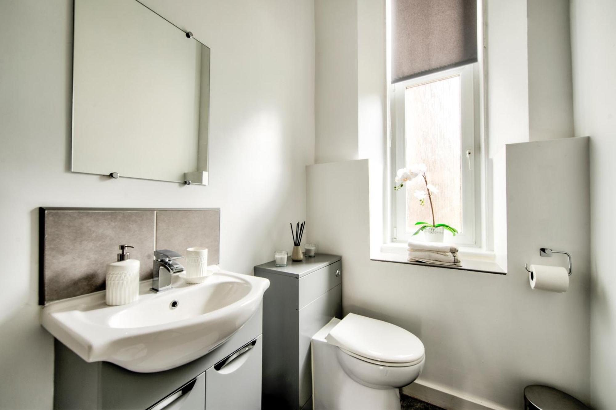 Two Bed Stylish In Heart Of West End