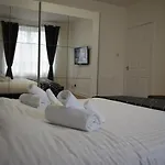 Glasgow Lovely Apartment D&N