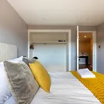 Stunning 1 Bed Merchant City Apartment With Parking