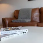 Stunning 1 Bed Merchant City Apartment With Parking
