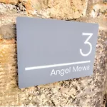Angel Mews - Magical Mews In Heart Of Westend
