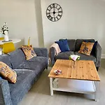 Bright & Cosy Glasgow City Apartment