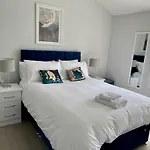 Bright & Cosy Glasgow City Apartment