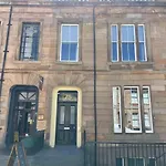 Bright & Cosy Glasgow City Apartment