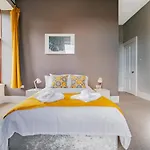 Luxurious Glasgow Apartment Nr Subway