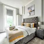 Pass The Keys Stylish 2 Bed In Heart Of West End