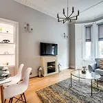 Pass The Keys Stylish 2 Bed In Heart Of West End
