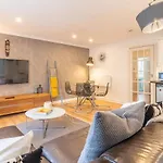Merchant City Glasgow Green Apartment With Parking