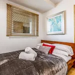Fresh, Modern West End Apartment Beside Hydro