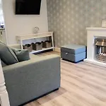 Fabulous Family Home Near The Hydro And West End