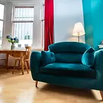 Renfield Apartment, Bright And Spacious Home