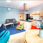 Renfield Apartment, Bright And Spacious Home