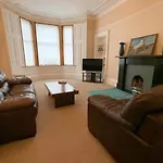 Large Glasgow South Family Home - Free Parking