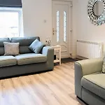 Fabulous Family Home Near The Hydro And West End