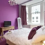 Renfield Apartment, Bright And Spacious Home