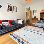 Glasgow West End Apartment - Botanic Gardens