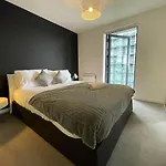 River Clyde View Apartment With Terrace & Parking