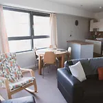 Pass The Keys Lovely 2-Bed Flat Glasgow Harbour Free Parking