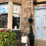 Traditional Apt Close To City Centre & Hampden