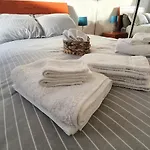 Modern One Bedroom Apt - City Centre & Freeparking