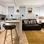 Glasgow 2 Bedroom Apartment