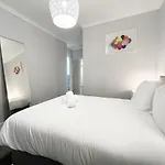 Glasgow 2 Bedroom Apartment