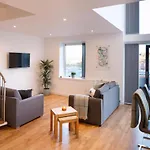 City Centre Apartment With Free Secure Underground Parking