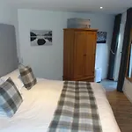 Dreamwood Cottage, Loch Lomond, Luxury Apartment.