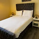 Riverside/Hydro Apartment With Parking