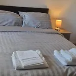 Lovely 2-Bedroom Flat With Free Parking