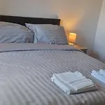 Lovely 2-Bedroom Flat With Free Parking