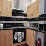 Luxurious 3 Bedroom Apartment: Heart Of Westend