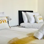 2 Bed House In Outskirts Of Glasgow