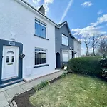 2 Bed House In Outskirts Of Glasgow
