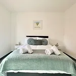 2 Bed House In Outskirts Of Glasgow