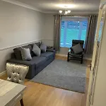2 Bed Contemporary Apartment Glasgow Free Parking Netflix Sleeps 4
