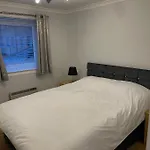 2 Bed Contemporary Apartment Glasgow Free Parking Netflix Sleeps 4