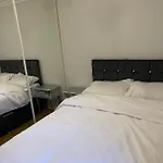 2 Bed Contemporary Apartment Glasgow Free Parking Netflix Sleeps 4