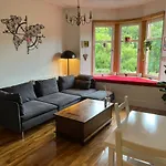 1 Bedroom Flat In Tolcross, Glasgow Top Floor.