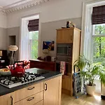 Beautiful Double Room In Idyllic West End Townhouse