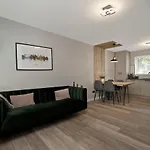 Luxury 1 Bedroom Serviced Apartment In City Centre