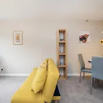 The Kelvin - Peaceful West End River View Property